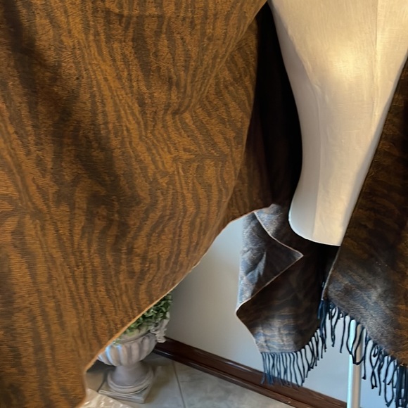 Animal print black brown stripe women’s CAPE / SHAWL / WRAP fringe warm one size - Picture 5 of 7